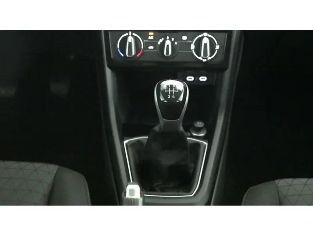 Volkswagen T-Cross 1.0 TSI 95pk Life 2023 Benzine 34