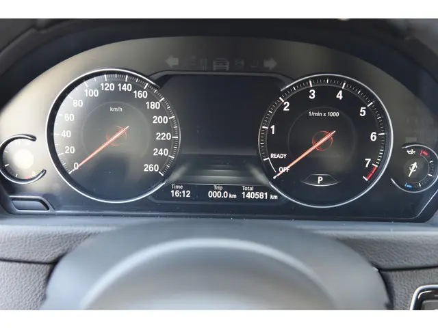 BMW 3 Serie Touring 320i 2018 Benzine 13