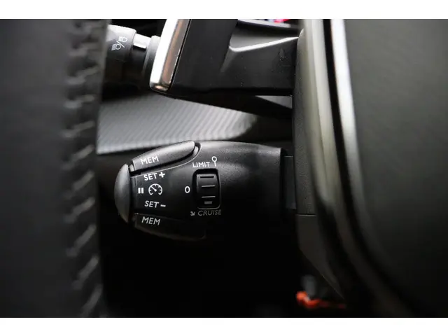 Peugeot 208 1.2 PureTech Allure 2022 Benzine 26