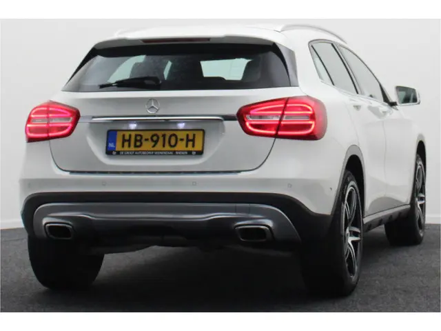 Mercedes-Benz GLA 180 Ambition Automaat 2015 Benzine 18