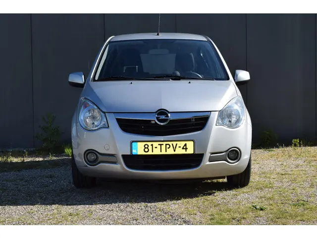 Opel Agila 1.2 Edition 2012 Benzine 8