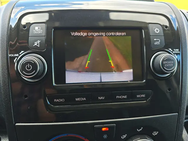 Peugeot Boxer 330 2.2 BlueHDi L2 H2 2021 Diesel 13