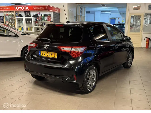 Toyota Yaris 1.5 VVT-i Dynamic AUTOMAAT! 2019 Benzine 8