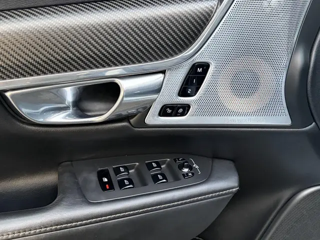 Volvo V90 2.0 T8 AWD R-Design 2018 Hybride Benzine 30