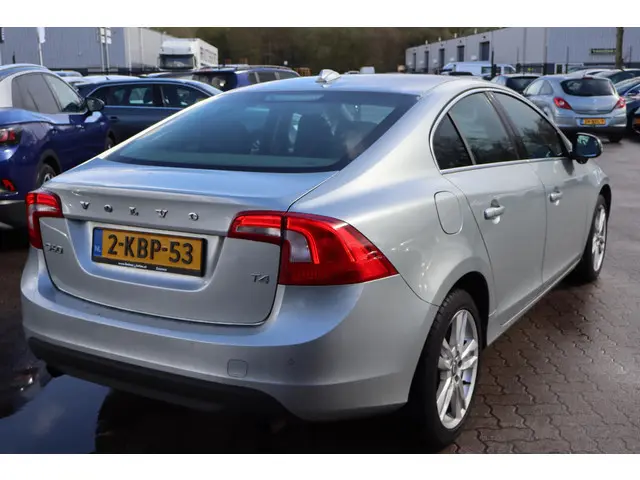 Volvo S60 1.6 T4 Momentum 2013 Benzine 5