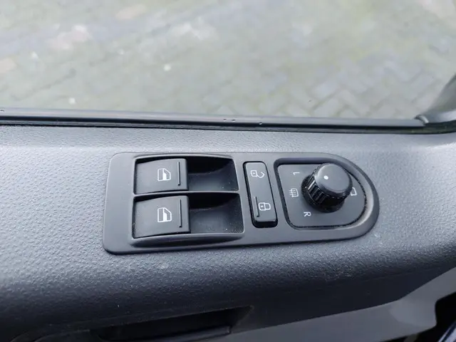 Volkswagen Transporter 2.0 TDI L2H1 2014 Diesel 23