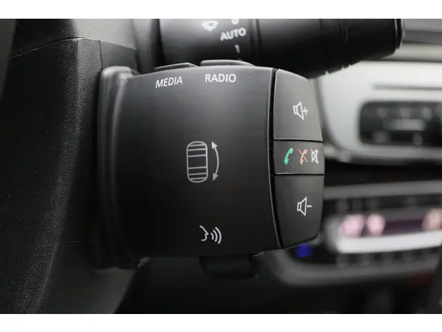 Renault Scénic 1.2 TCe Bose 2015 Benzine 38