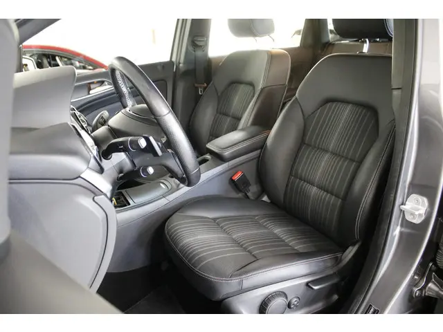 Mercedes-Benz B-Klasse 220 4Matic Ambition 2015 Benzine 5