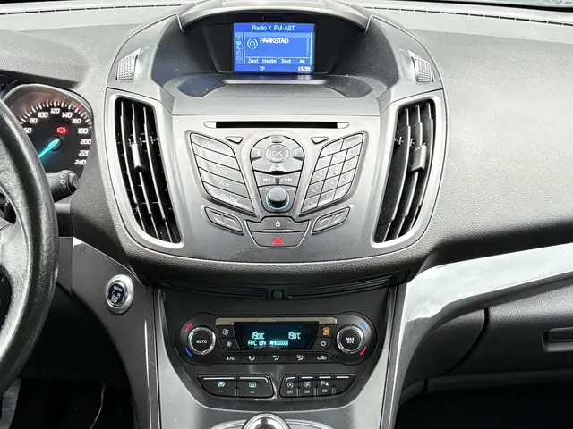 Ford Kuga 1.5 Titanium 2015 Benzine 26