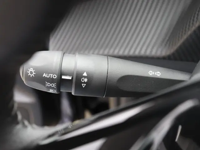 Peugeot 208 1.2 PureTech 101pk Allure Pack 2023 Benzine 21