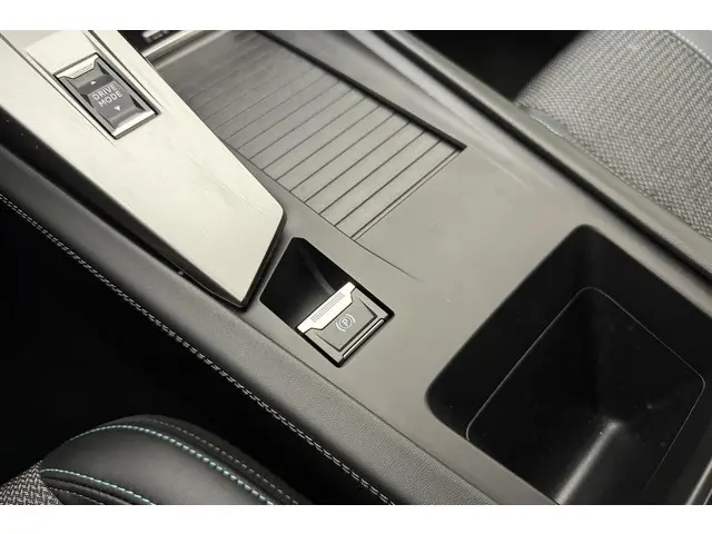 Peugeot 308 SW 1.2T 130pk Automaat Allure 2024 Benzine 32