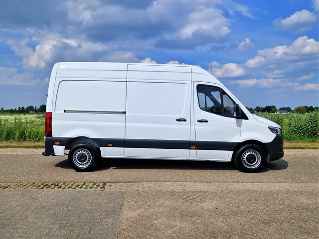 Mercedes-Benz Sprinter 211 1.9 CDI L2 H2 2022 Diesel 8