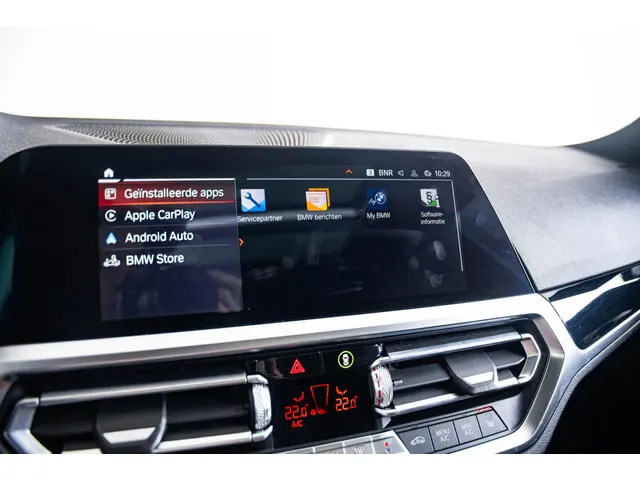 BMW 3 Serie Touring 330i Executive Edition 2020 Benzine 32