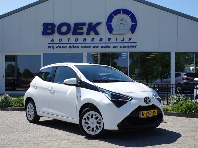 Toyota Aygo 1.0 VVT-i x-play 2021 Benzine