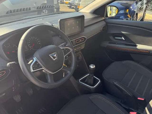 Dacia Sandero Stepway TCe 90 Comfort 2022 Benzine 8