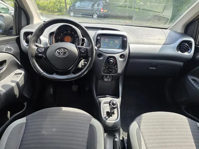 Toyota Aygo 1.0 VVT-i x-first 2018 Benzine 9
