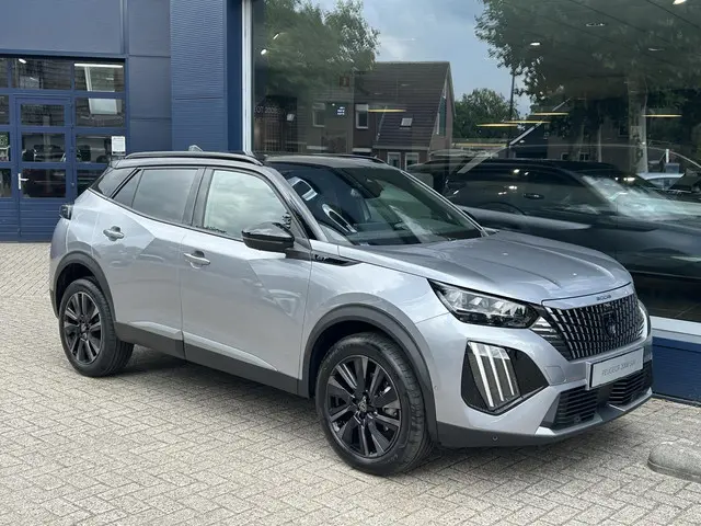 Peugeot 2008 1.2 Hybrid 145 GT 2025 Hybride Benzine 3