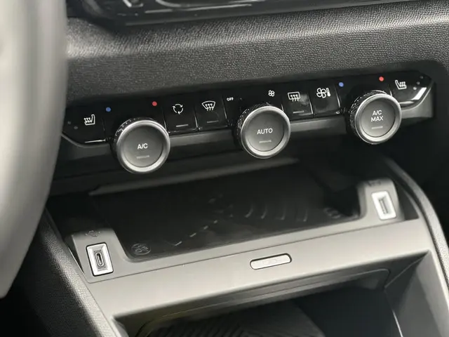 Citroën C4 1.2 Hybrid Max 136pk 2024 Hybride Benzine 21