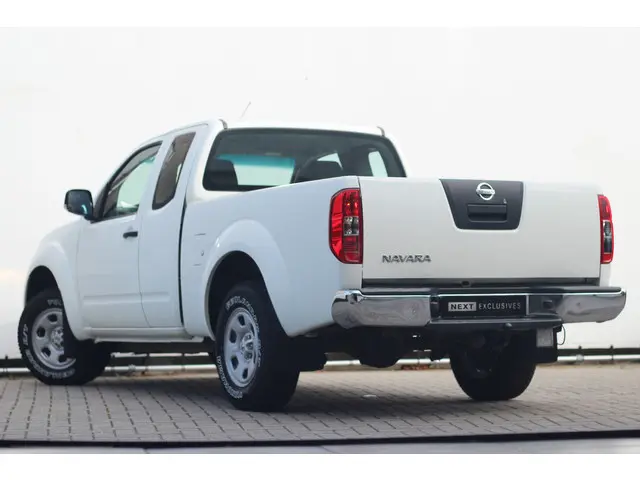 Nissan Navara 2.5 dCi XE King Cab 2012 Diesel 8