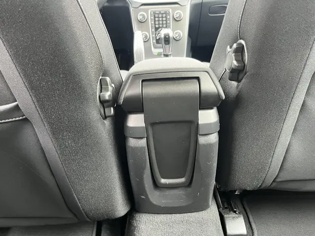 Volvo V40 2.0 T3 Momentum 2016 Benzine 26