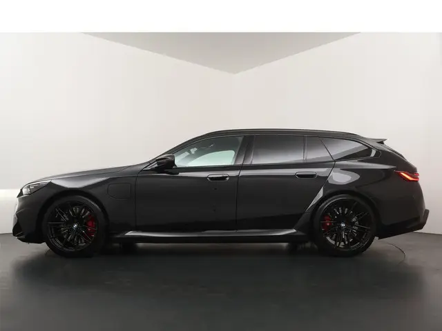BMW M5 5-serie Touring 2025 Hybride Benzine 12