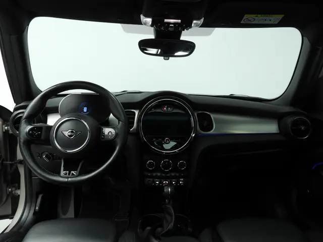 MINI 5-Deurs 1.5 Cooper 2021 Benzine 8
