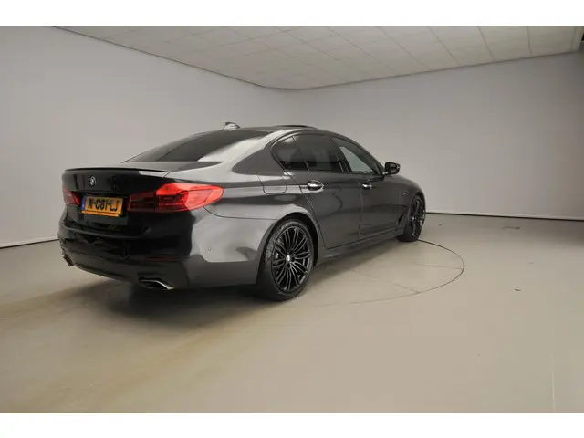 BMW 5 Serie 540i High Executive 2018 Benzine 2