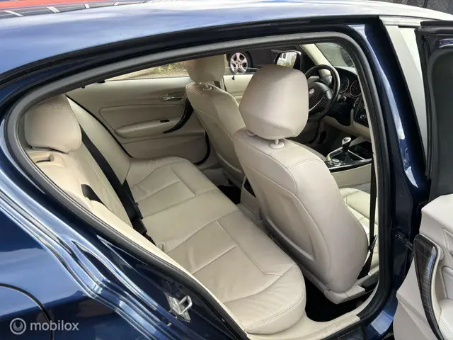 BMW 1 Serie 114i EDE Business+ 2013 Benzine 20