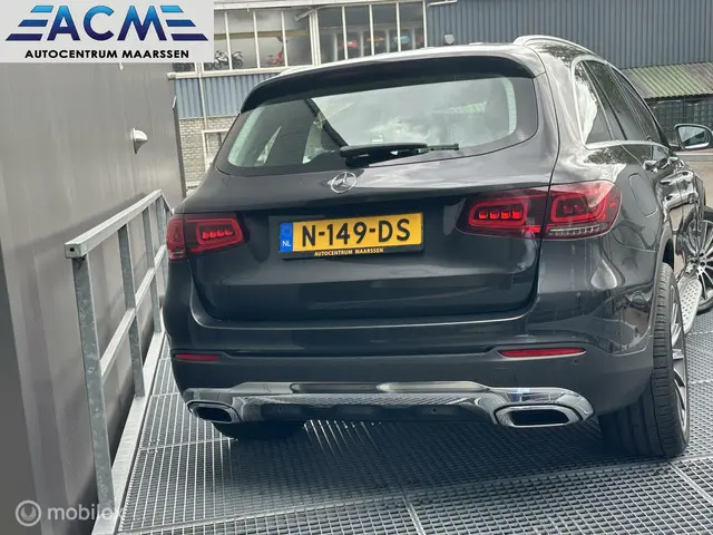 Mercedes-Benz GLC 200 4MATIC Premium 2021 Benzine 2