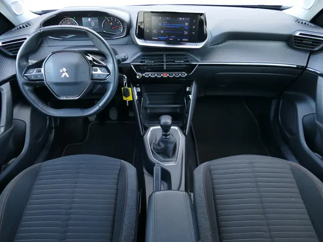 Peugeot 2008 1.2 PureTech Active Pack 2021 Benzine 9