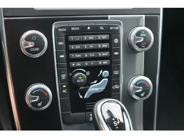 Volvo V60 1.5 T3 R-Design 2016 Benzine 23