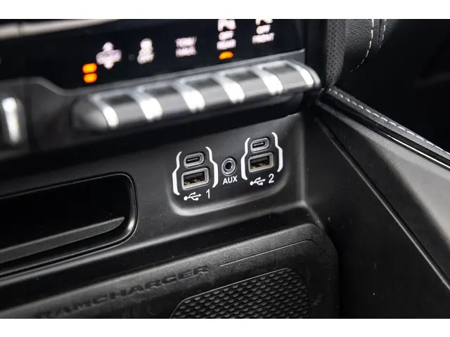 Dodge Ram 1500 5.7 V8 4x4 Crew Cab Limited 2024 Benzine 51