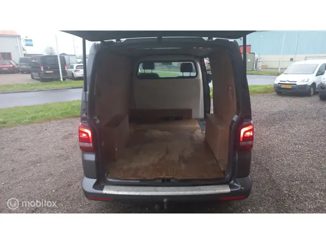 Volkswagen Transporter 2.0 TDI L2H1 2013 Diesel 9