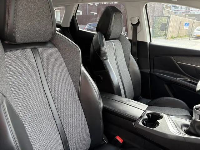 Peugeot 3008 1.2 PureTech Allure 2017 Benzine 9