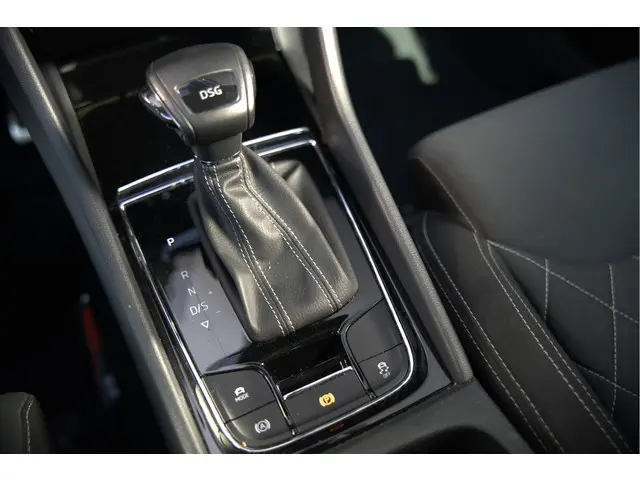 Škoda Karoq 1.5 TSI ACT Sportline Business 2021 Benzine 19