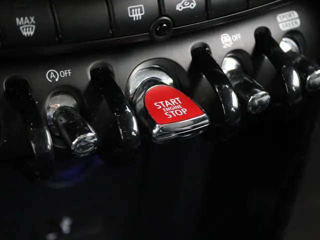 MINI 5-Deurs One 2022 Benzine 12