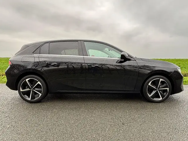 Opel Astra 1.2 Business Elegance 2023 Benzine