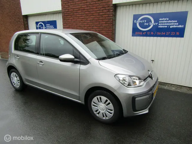 Volkswagen up! 1.0 BMT move up! 2018 Benzine 2