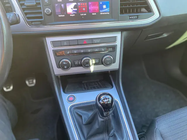 SEAT Leon FR Pano Leder Akrapovic Dynaudio 2018 Benzine 17