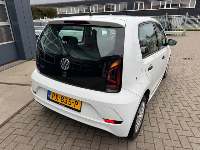 Volkswagen up! 1.0 BMT take up! 2017 Benzine 7