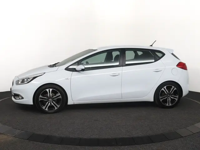 Kia cee'd 1.6 GDI ComfortLine 2016 Benzine 8