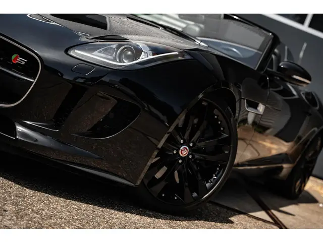 Jaguar F-Type 3.0 V6 S Convertible 2013 Benzine 22