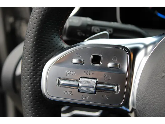 Mercedes-Benz A-Klasse 180 AMG 2019 Benzine 22