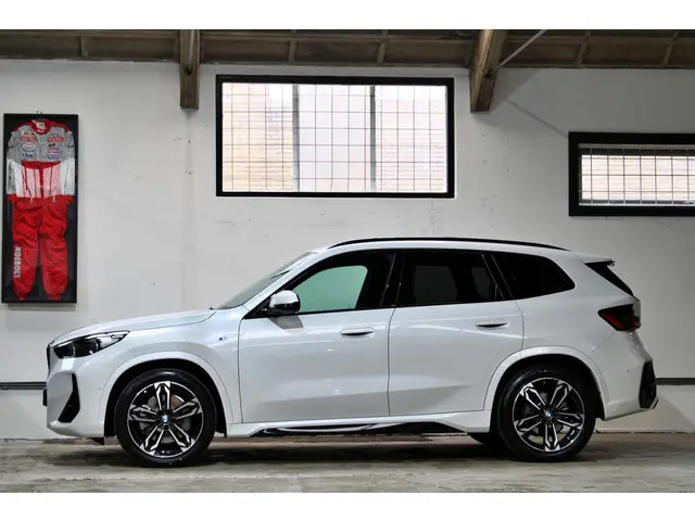 BMW X1 xDrive23i 2023 Benzine 2