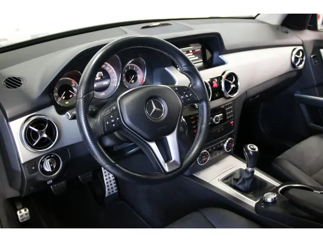 Mercedes-Benz GLK 200/ 57.000km!/ Xenon/ 2015 Benzine 23