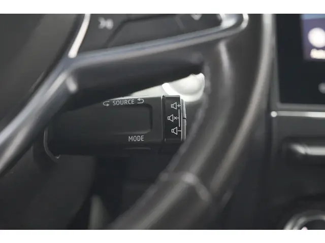 Renault Clio TCe 100 Intens 2020 Benzine 40