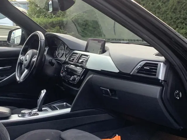 BMW 3 Serie 330e 2016 Hybride Benzine 15