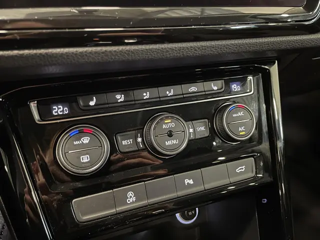 Volkswagen Touran 1.5 TSI DSG Highline 2020 Benzine 25