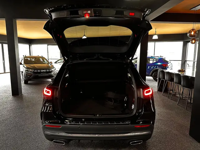 Mercedes-Benz GLA 250 e AMG Line 2023 Hybride Benzine 32