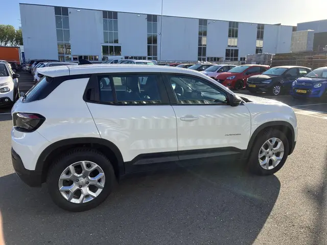 Jeep Avenger 1.2T 100 ALTITUDE 2024 Benzine 8